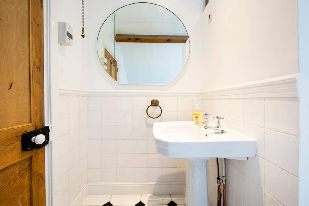 Clifton Spacious 3 Bed Apt & Parking - Simplycheckin Бристоль Экстерьер фото
