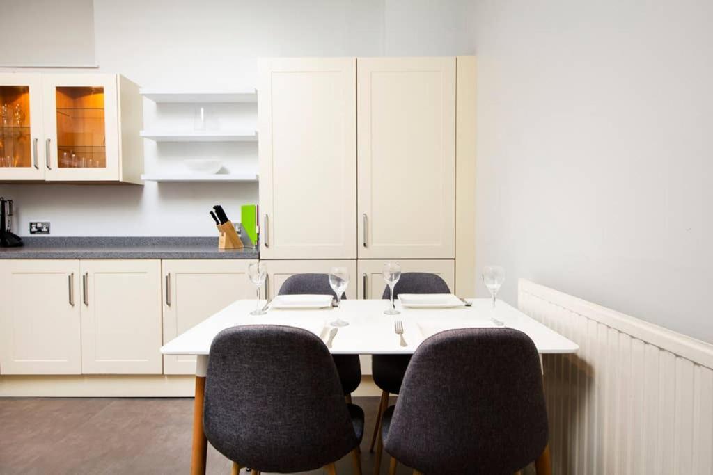 Clifton Spacious 3 Bed Apt & Parking - Simplycheckin Бристоль Экстерьер фото